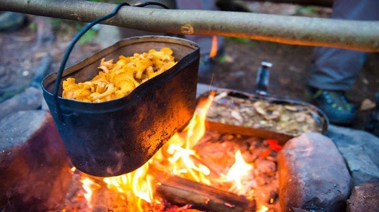 Winter campfire | Practical (Yet Delicious) Winter Campfire Cooking Ideas For Outdoor Cooking