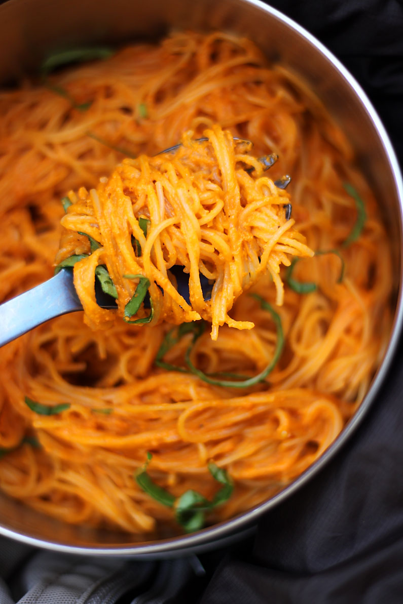 pasta-with-vegan-tomato-cream-sauce-1