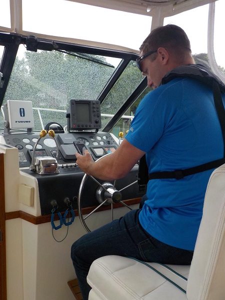 The Five Seconds That Can Get a Boater Into Trouble - "Reading a text"