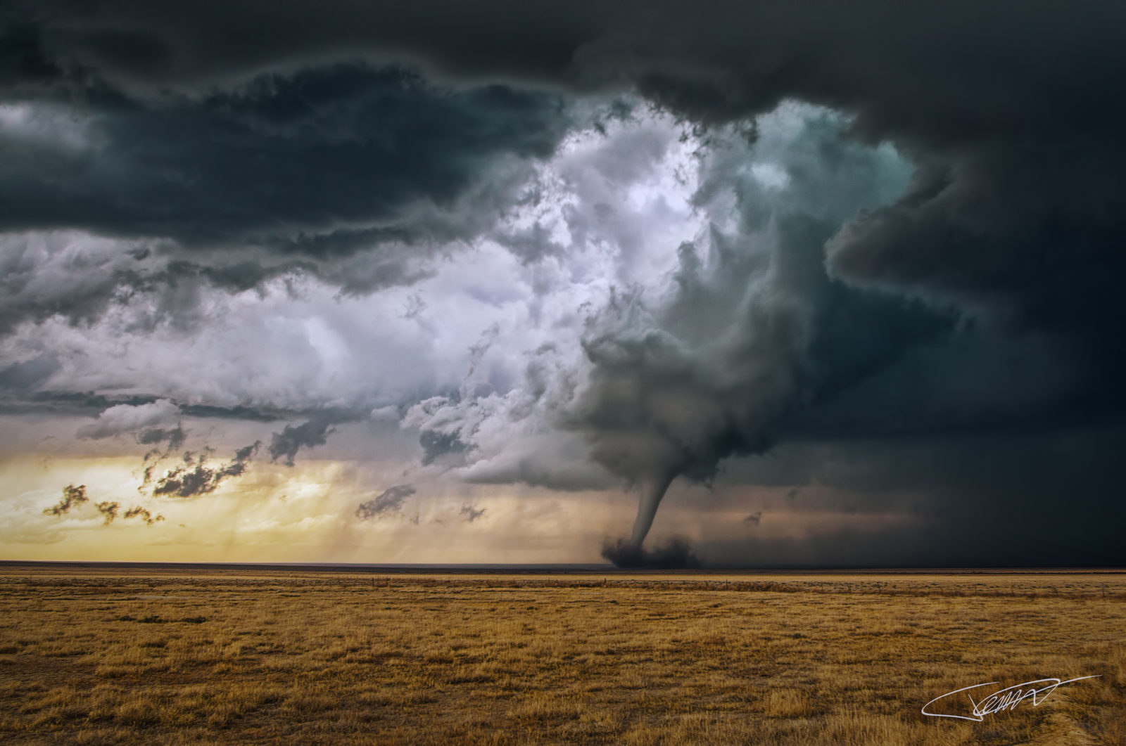 Congratulations to Jeff Niederstadt for winning the recent Stormscapes Assignment with the image, “This Ain’t Kansas.”