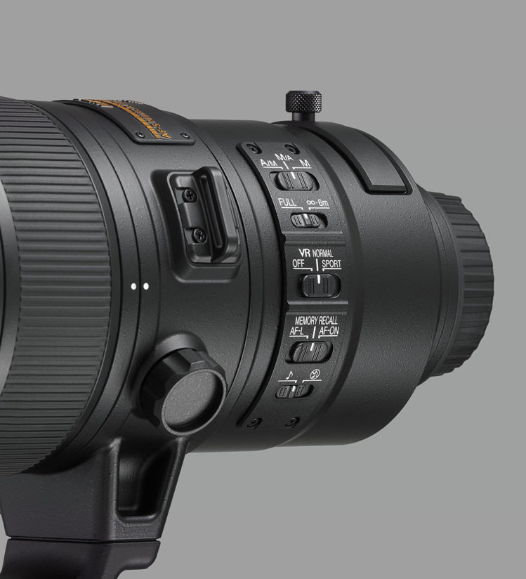 Nikon 180-400mm f/4E TC1.4 FL ED VR, close up (left)